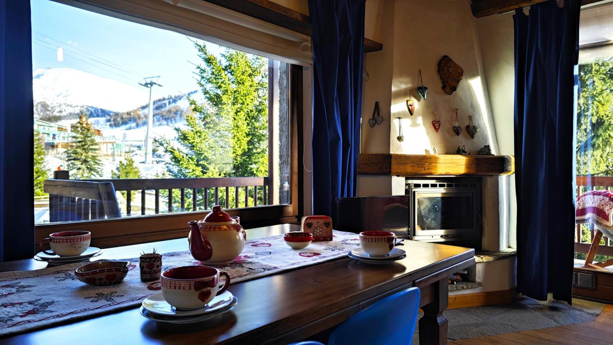セストリエーレ Hostdomus - Imperial Chaletヴィラ エクステリア 写真